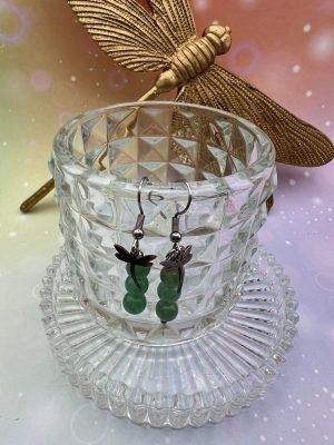 Boucles d’oreilles en aventurine verte naturelle avec pampille libellule argentée – bijou de clarté et de douceur signé LiluBelle