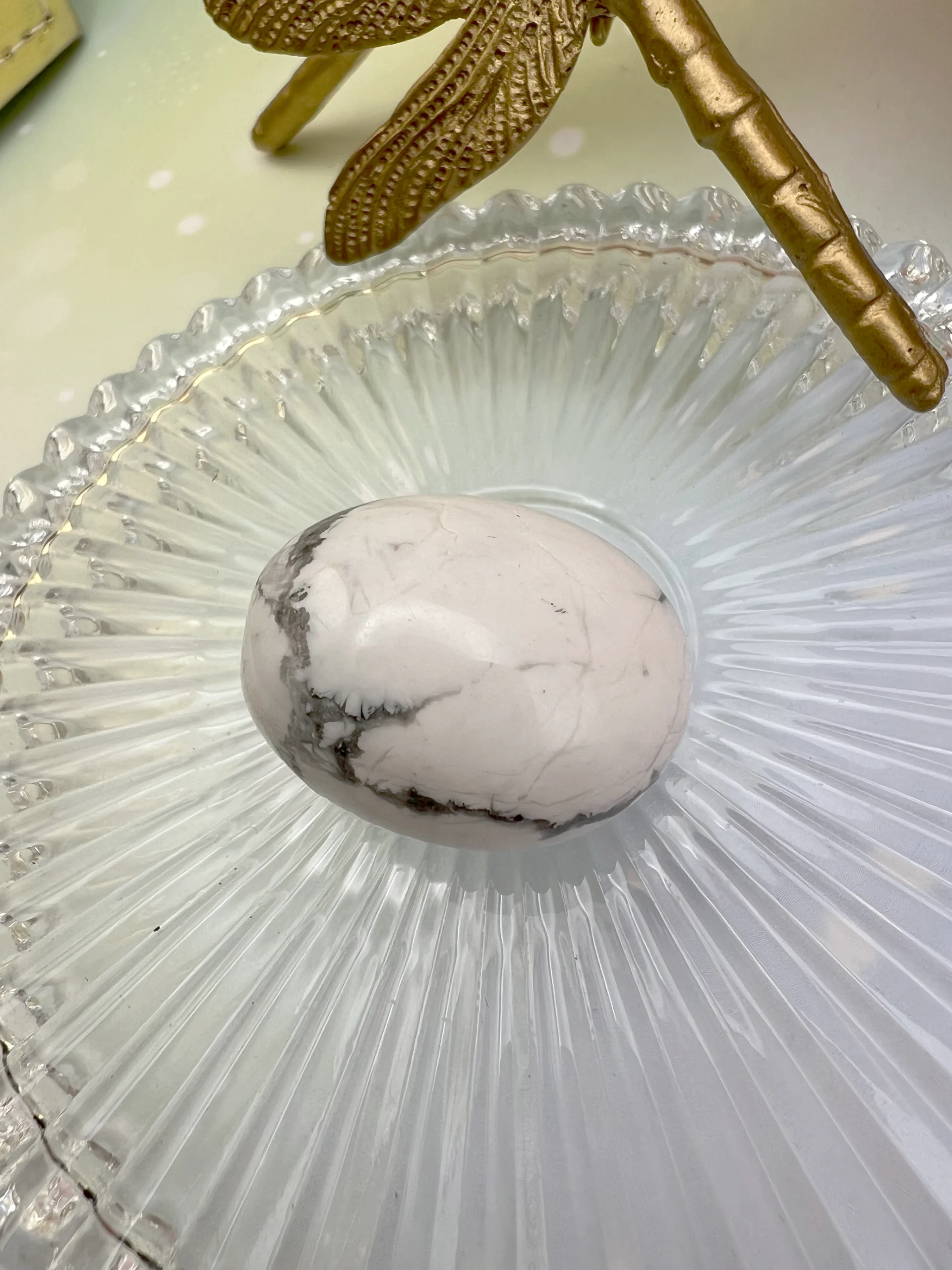 Pierre roulée en howlite blanche naturelle – pierre du calme intérieur et de la sérénité signée LiluBelle