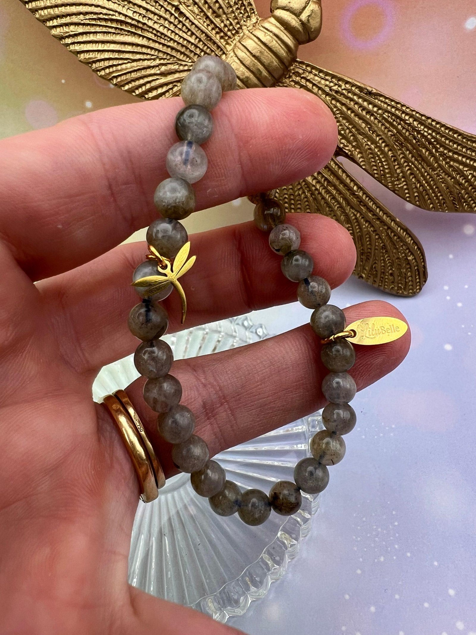 Bracelet boules labradorite porté – bijou de protection et de lumière intérieure