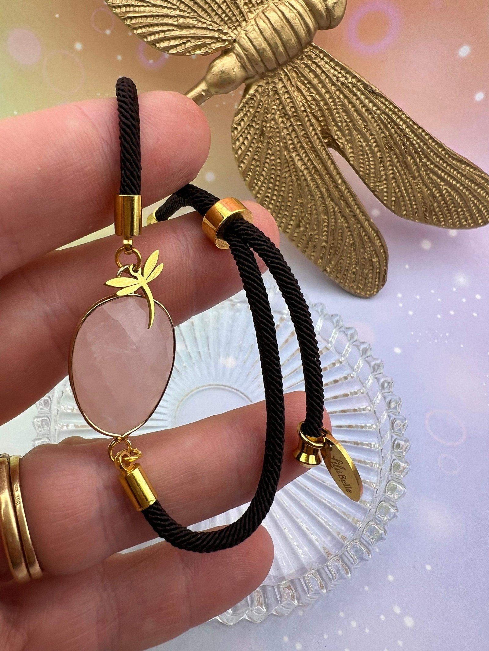 Bracelet cordon en quartz rose porté – bijou énergétique pour l’amour de soi