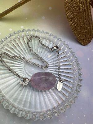 Collier pendentif en améthyste claire naturelle avec pampille libellule argentée – bijou apaisant et lumineux signé LiluBelle