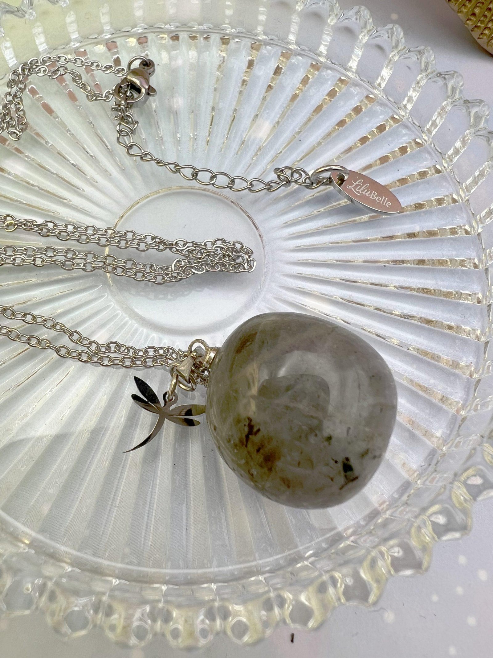 Collier Pendentif en Labradorite - Bouclier de lumière au cœur – Image 3