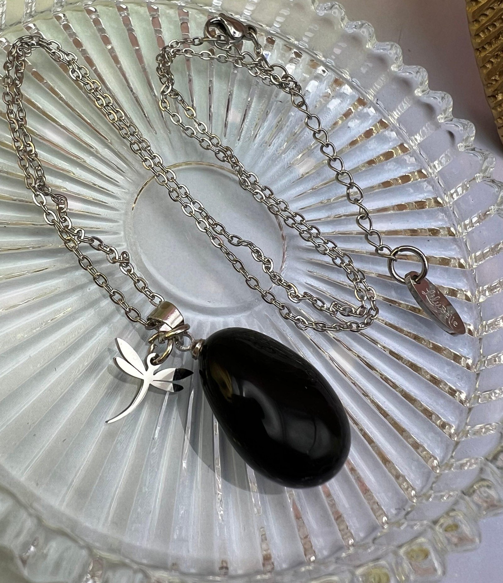 Collier Pendentif Obsidienne noire - La force tranquille et la lumière retrouvée – Image 3