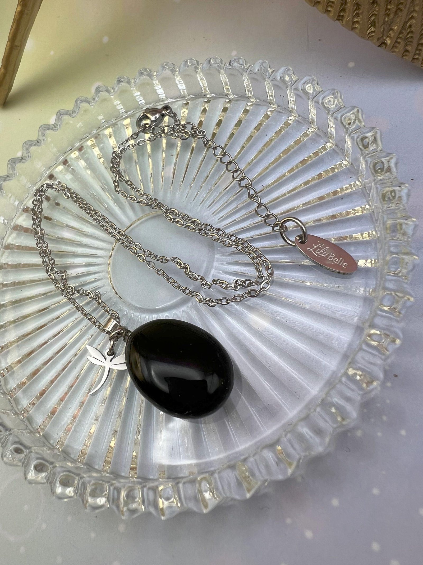 Collier Pendentif Obsidienne noire - La force tranquille et la lumière retrouvée – Image 2