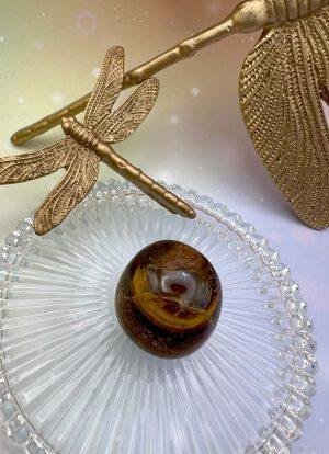 Pierre d’œil de tigre sur support en verre – pierre de protection et de confiance en soi LiluBelle