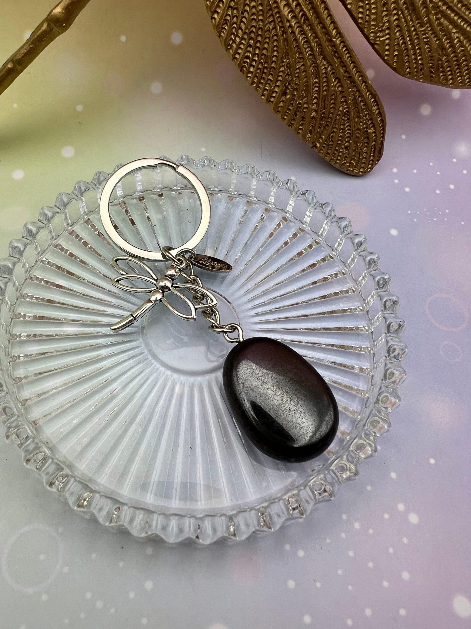 Gros plan sur le porte-clés hématite LiluBelle – pierre d’ancrage et de confiance en soi