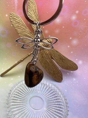 Porte-clés en oeil de tigre avec libellule argentée – symbole de protection et de confiance signé LiluBelle